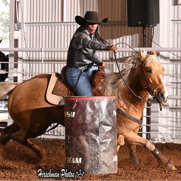 Meet your Posher, Trinity - Picture 2 of 5